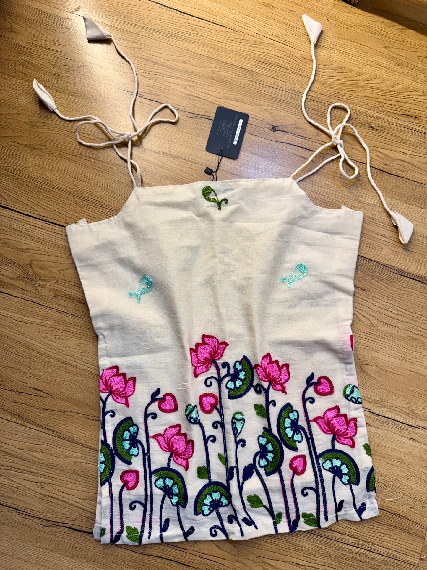 FLORAL COTTON EMBROIDERED SHORT TOP