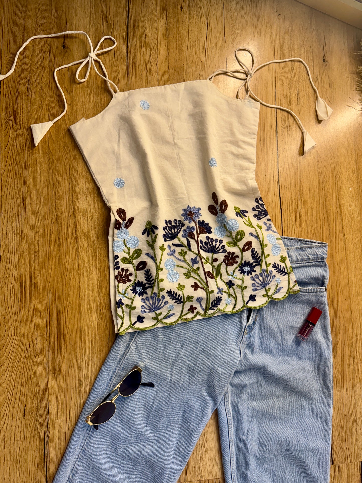FLORAL COTTON EMBROIDERED SHORT TOP