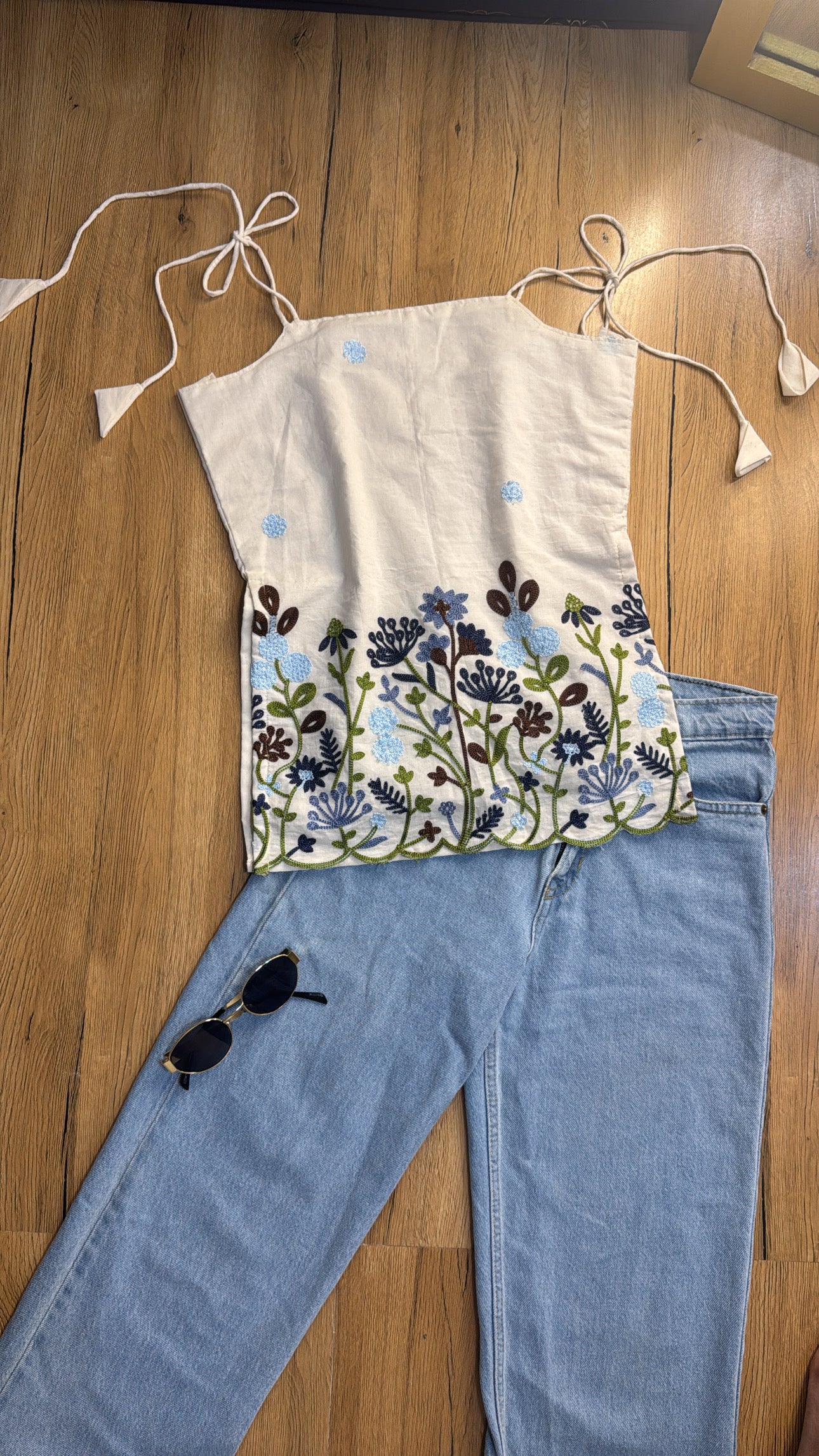 FLORAL COTTON EMBROIDERED SHORT TOP