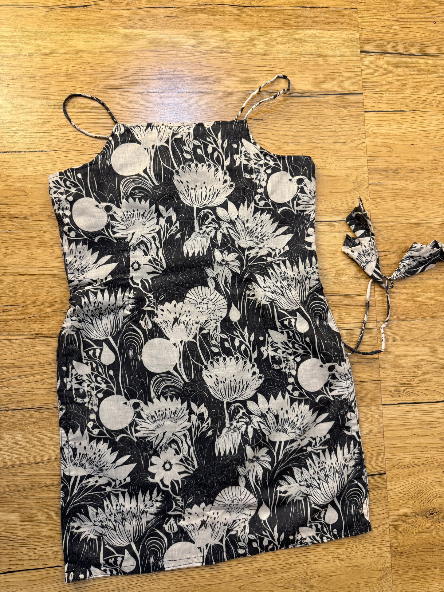 COTTON BLOOM BACKLESS SHORT KURTIS
