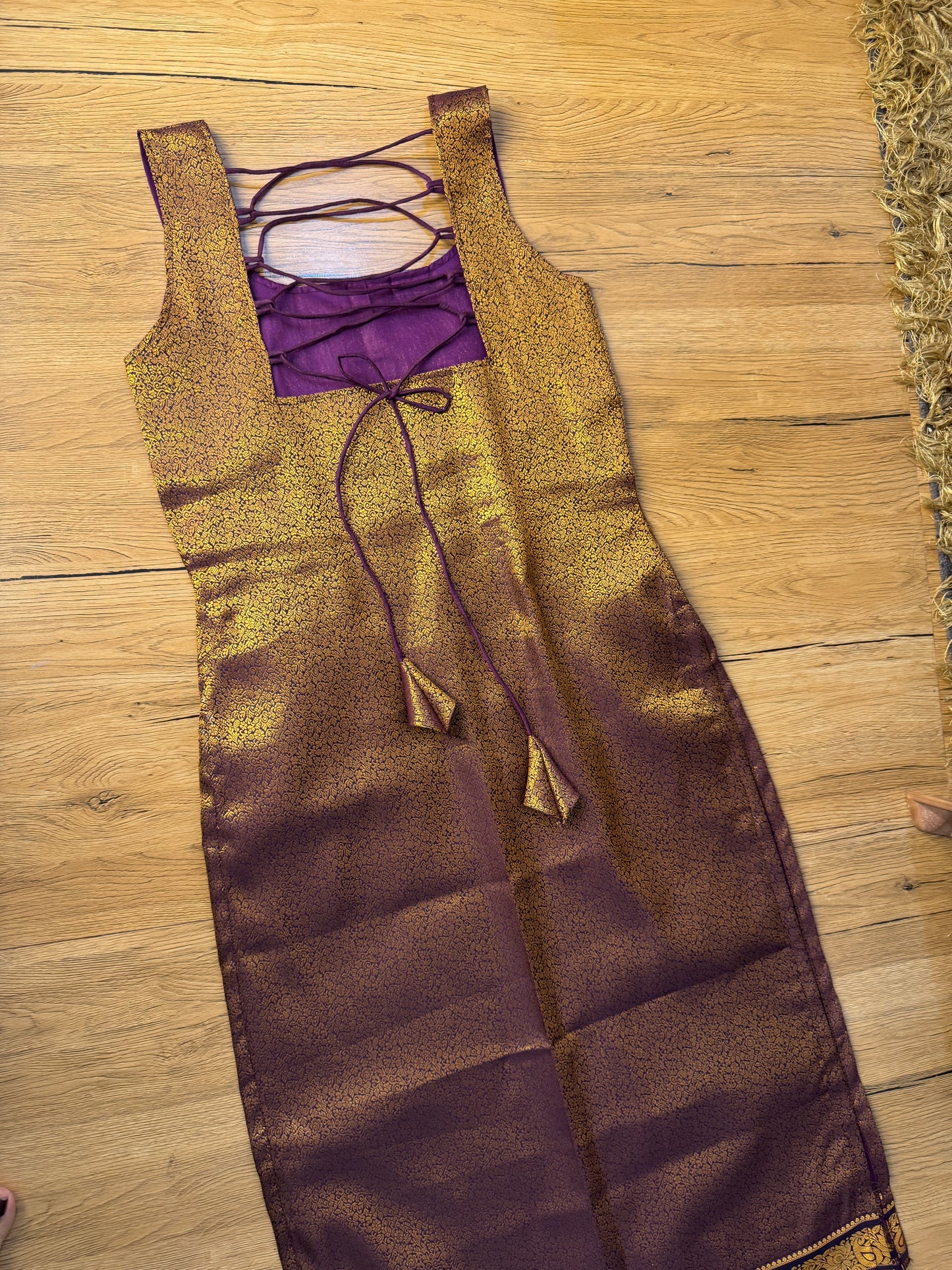 BROCADE STRAIGHT BACKLESS LONG KURTI