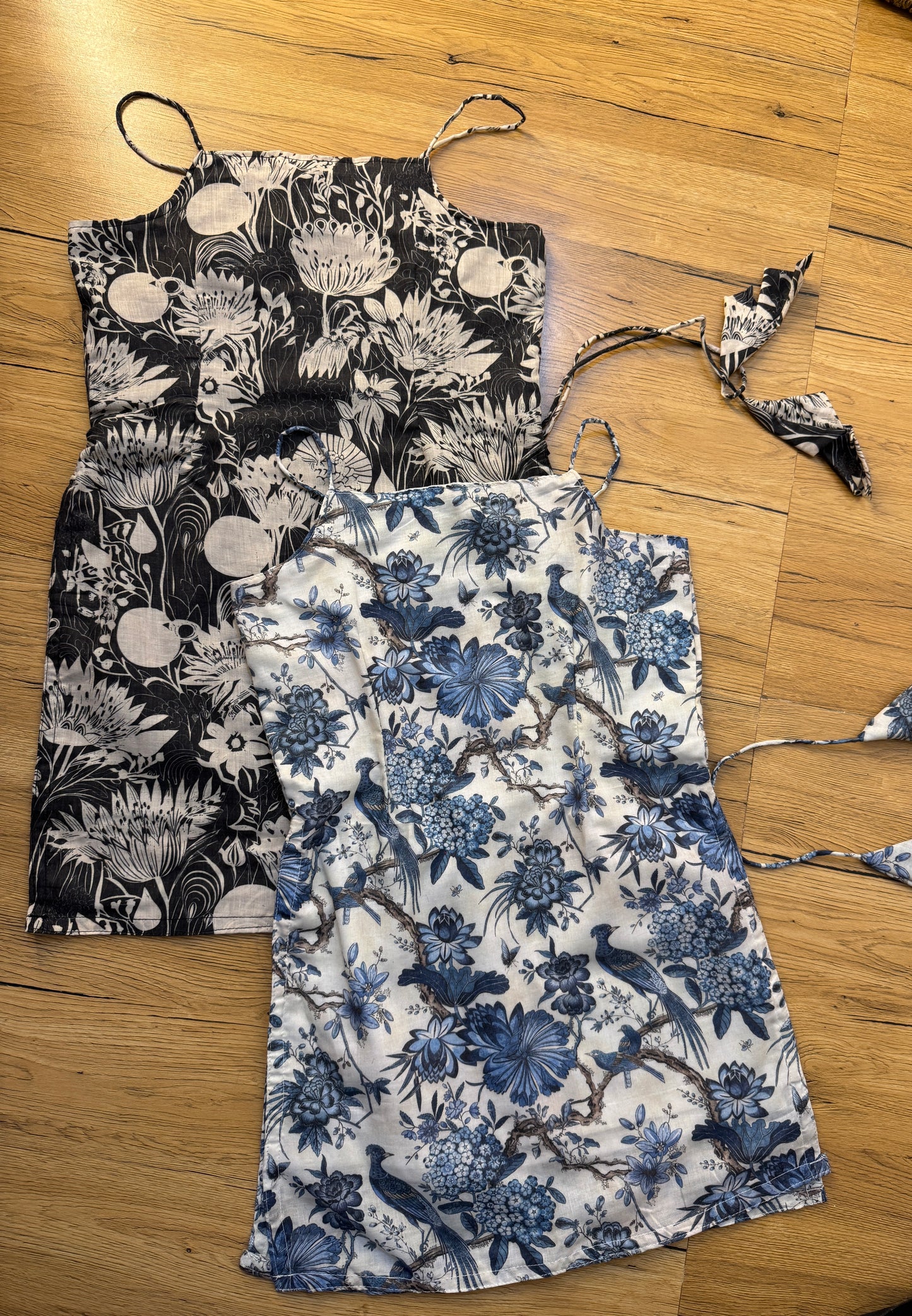 COTTON BLOOM BACKLESS SHORT KURTIS