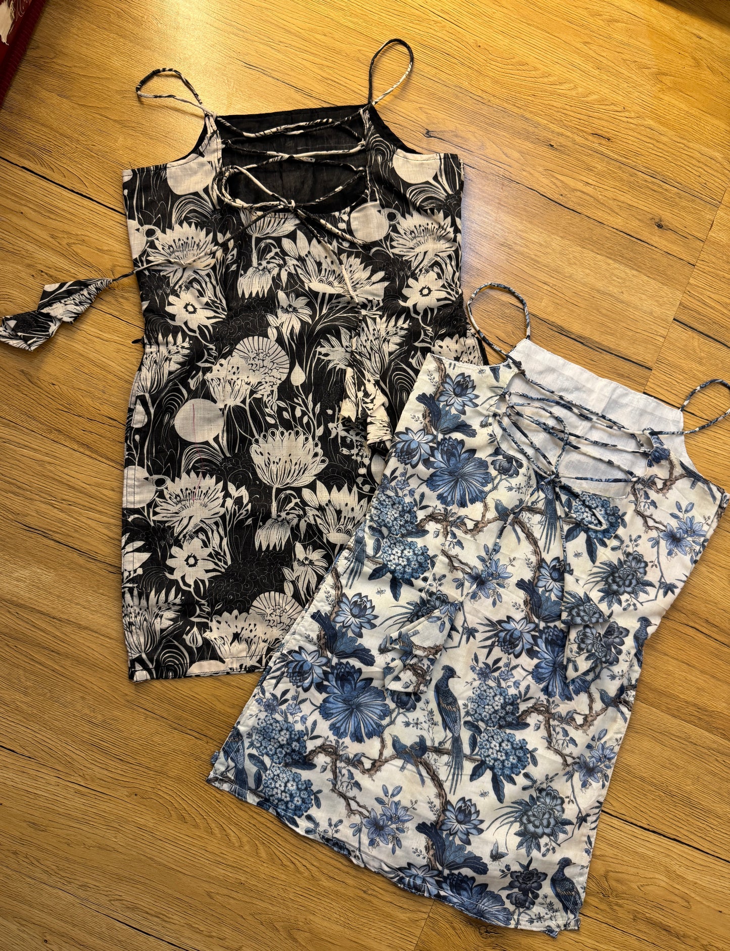 COTTON BLOOM BACKLESS SHORT KURTIS