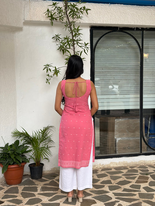 Malavika Jacquard Sleeveless Kurti
